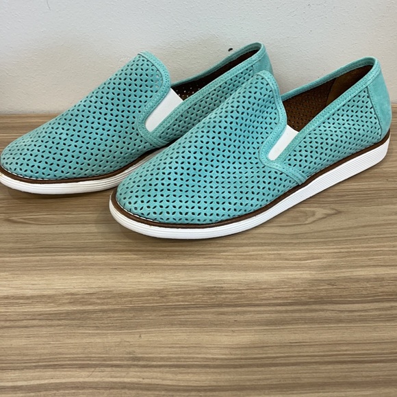Light weight Bueno Teal slip ons. - Picture 2 of 3